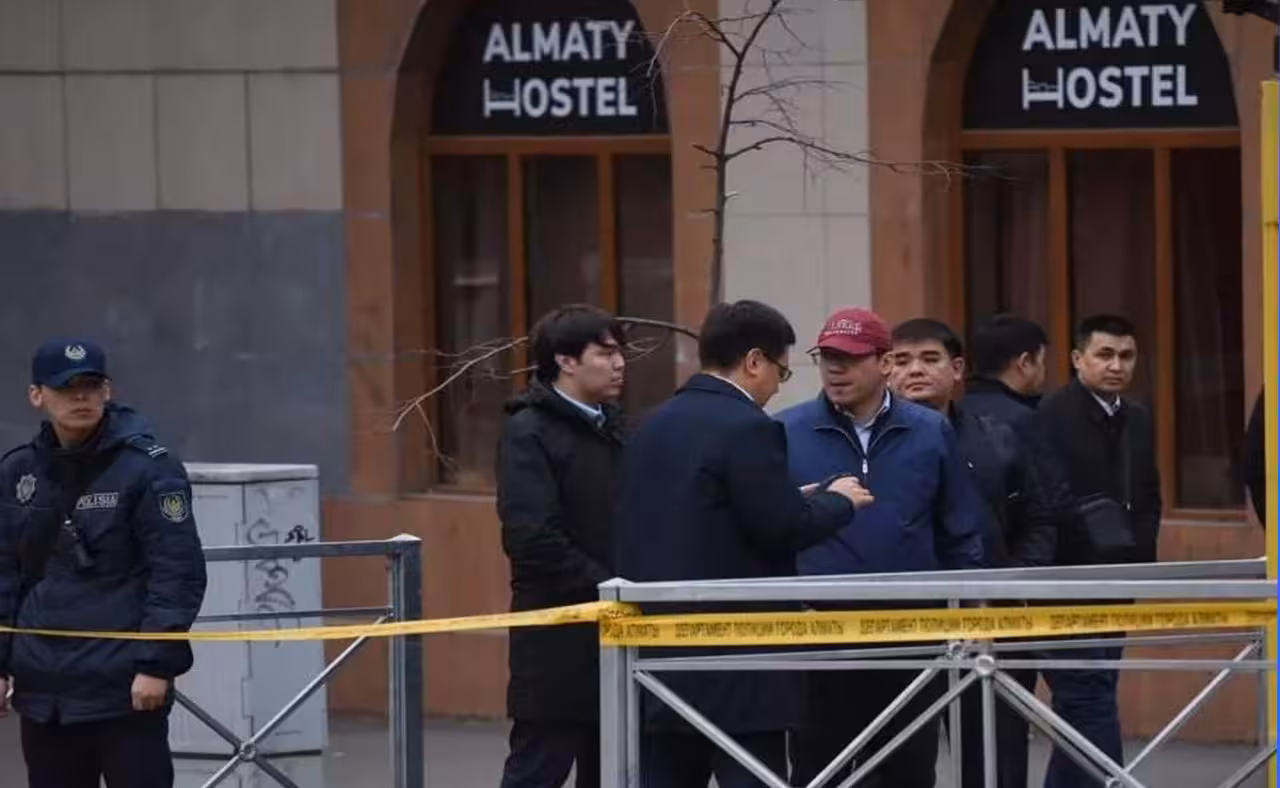 <p><b>Olmaotada o‘zbekistonliklar o‘lgan hosteldagi yong‘in bo‘yicha hukm o‘qildi</b></p>