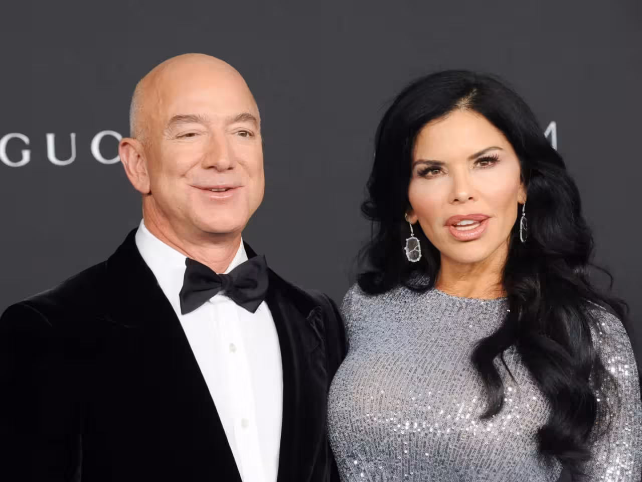 <p><b><strong>Milliarder Jeff Bezos rafiqasi uchun sovg&lsquo;a sifatida Vogue jurnalini sotib olmoqchi</strong></b></p>