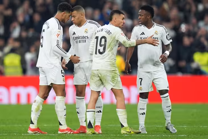 <p><b>&ldquo;Real Madrid&rdquo; yozda to&lsquo;rt futbolchi bilan xayrlashishi mumkin</b></p>