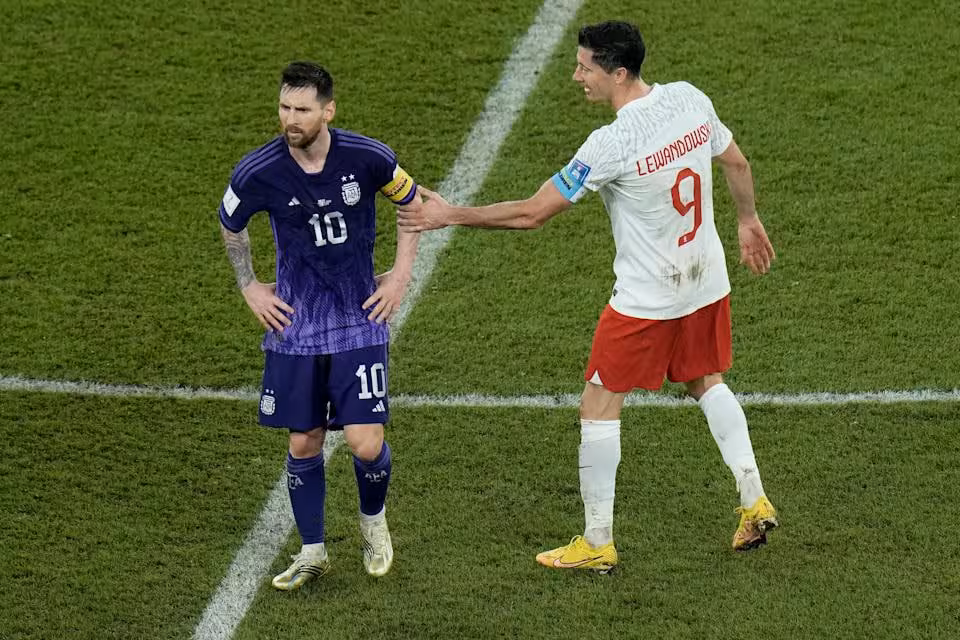 <p><b>Messi Levandovski bilan o‘rtasidagi mojaroga oydinlik kiritdi</b></p>