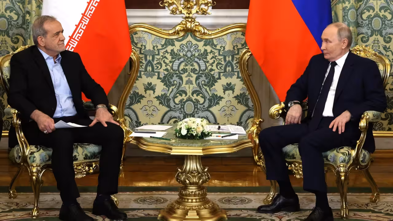 <p><b><strong>Putin Eronni yashirincha uranni boyitishdan voz kechishga chaqirdi</strong></b></p>