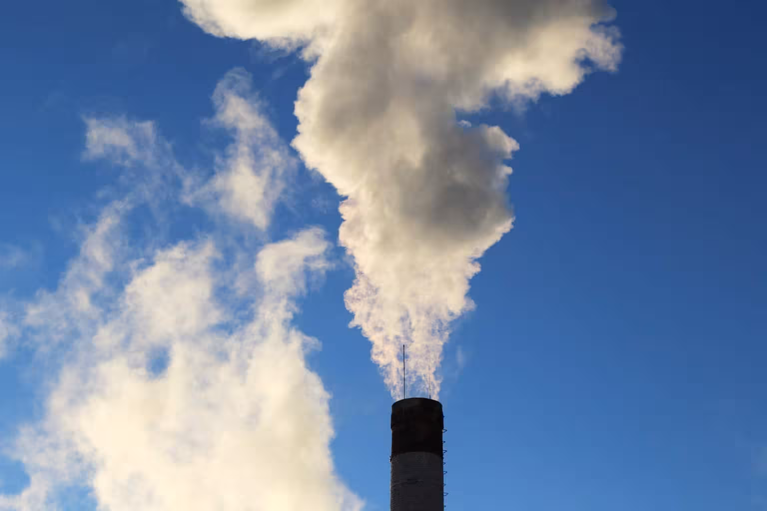 <p>Uzbekistan adopts law on limiting greenhouse gas emissions<b>&nbsp;</b></p>