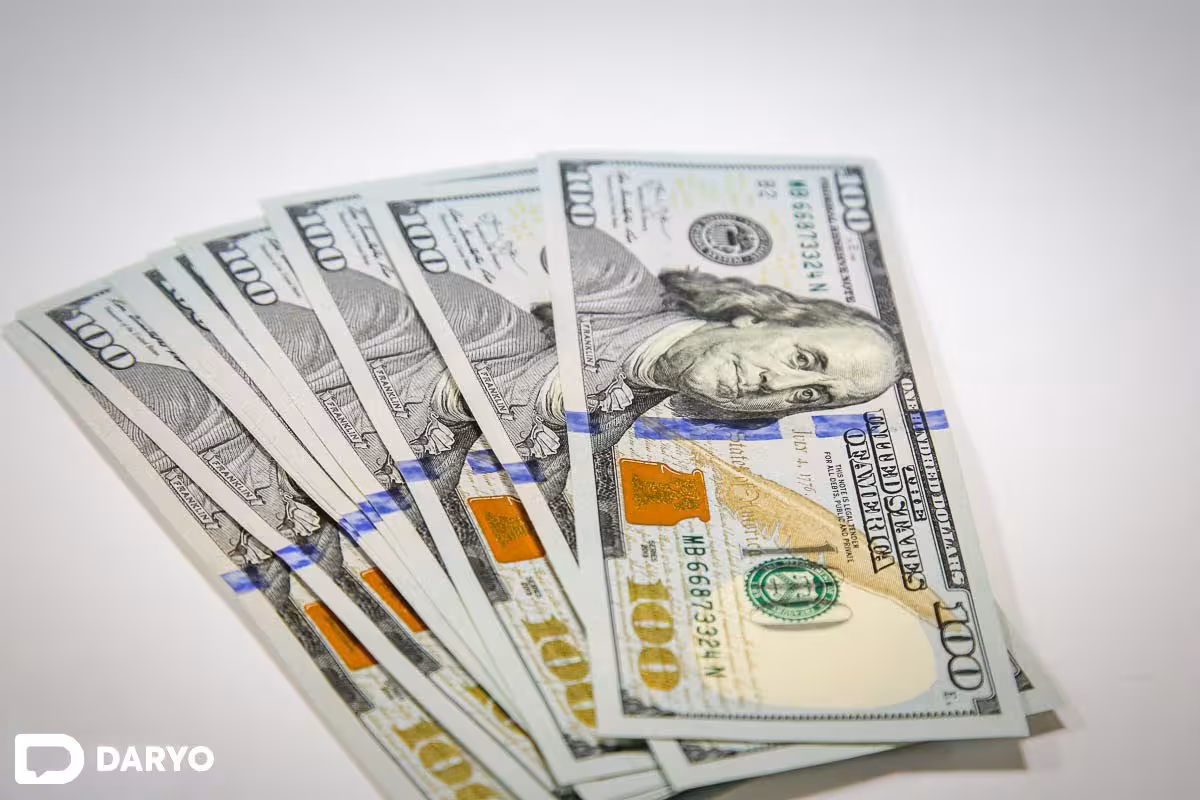 <p><b>O&lsquo;zbekistonda dollar kursi 100 so&lsquo;mdan ortiq pasaydi</b></p>