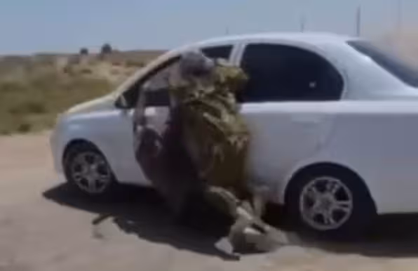 <p><b><strong>Qashqadaryoda Nexia-3 haydovchisi fuqarolarni sudrab ketdi (video)</strong></b></p>