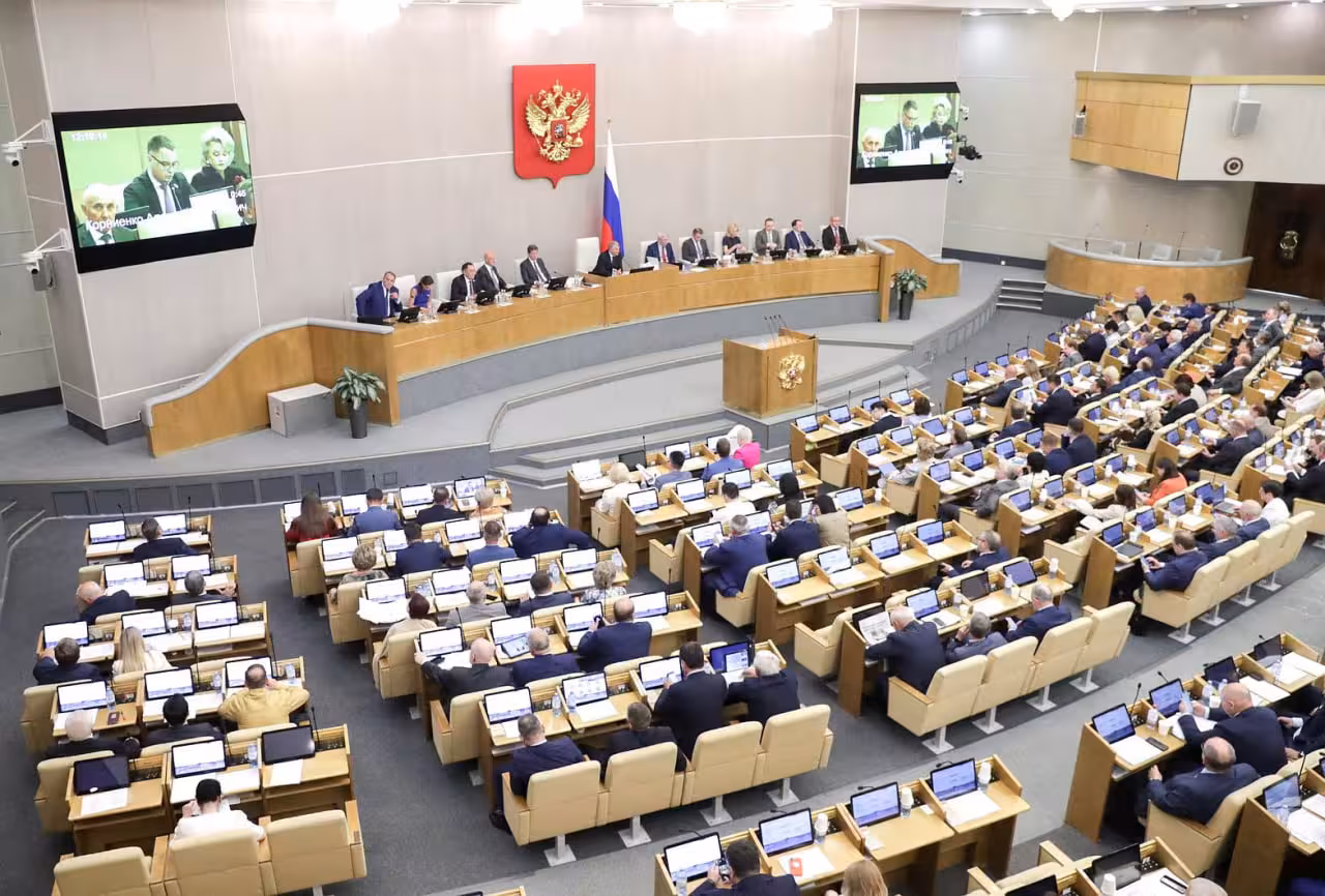 Россияда вафот этган депутат бир кунда 11 марта овоз бергани маълум бўлди