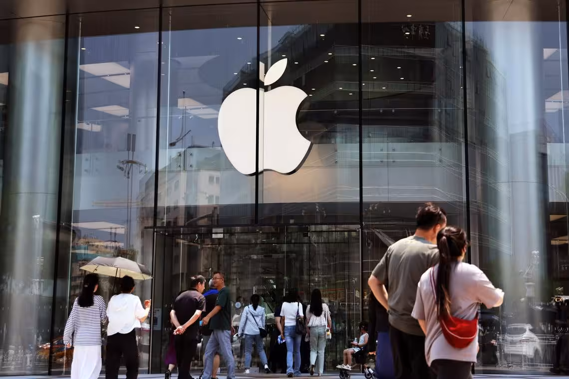 Apple илк бор Хитойдаги дўконини ёпади 