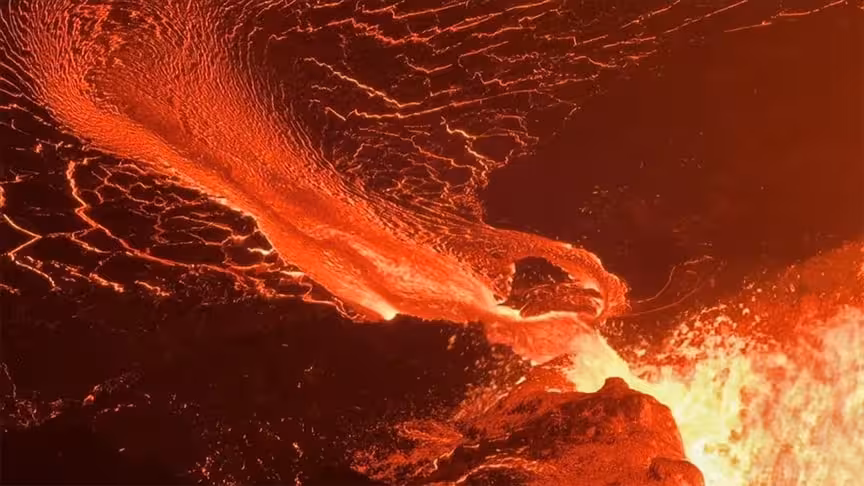 Kamchatkadagi kuchli zilziladan so‘ng Yevrosiyodagi eng yirik vulqon otildi (video)