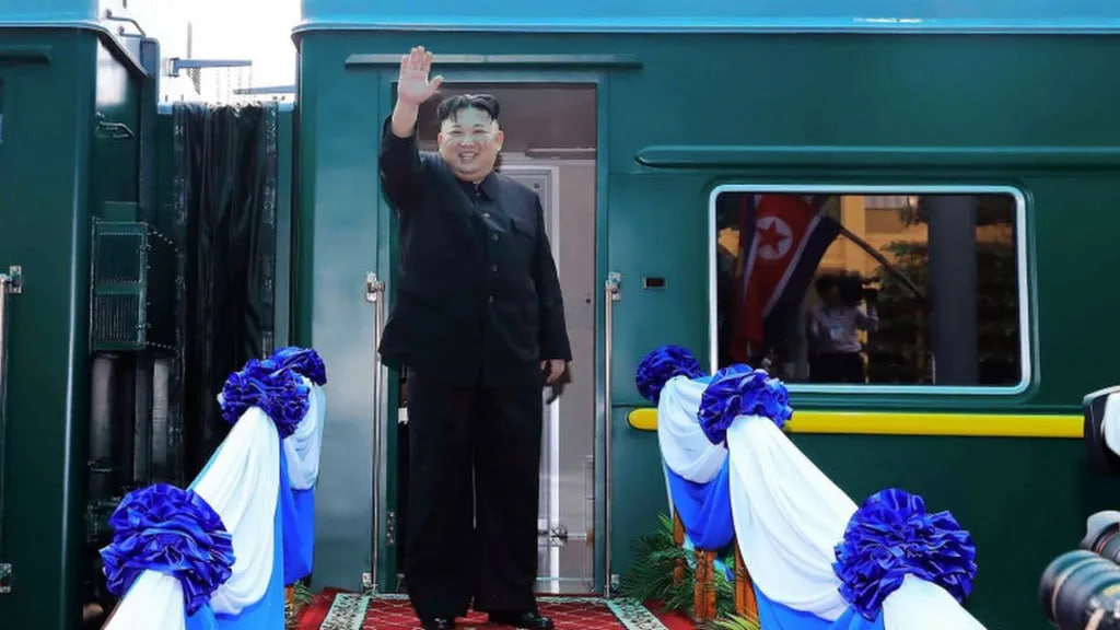 Kim Chen In Xitoydagi paradga o‘q o‘tkazmaydigan poyezdda boradi — OAV