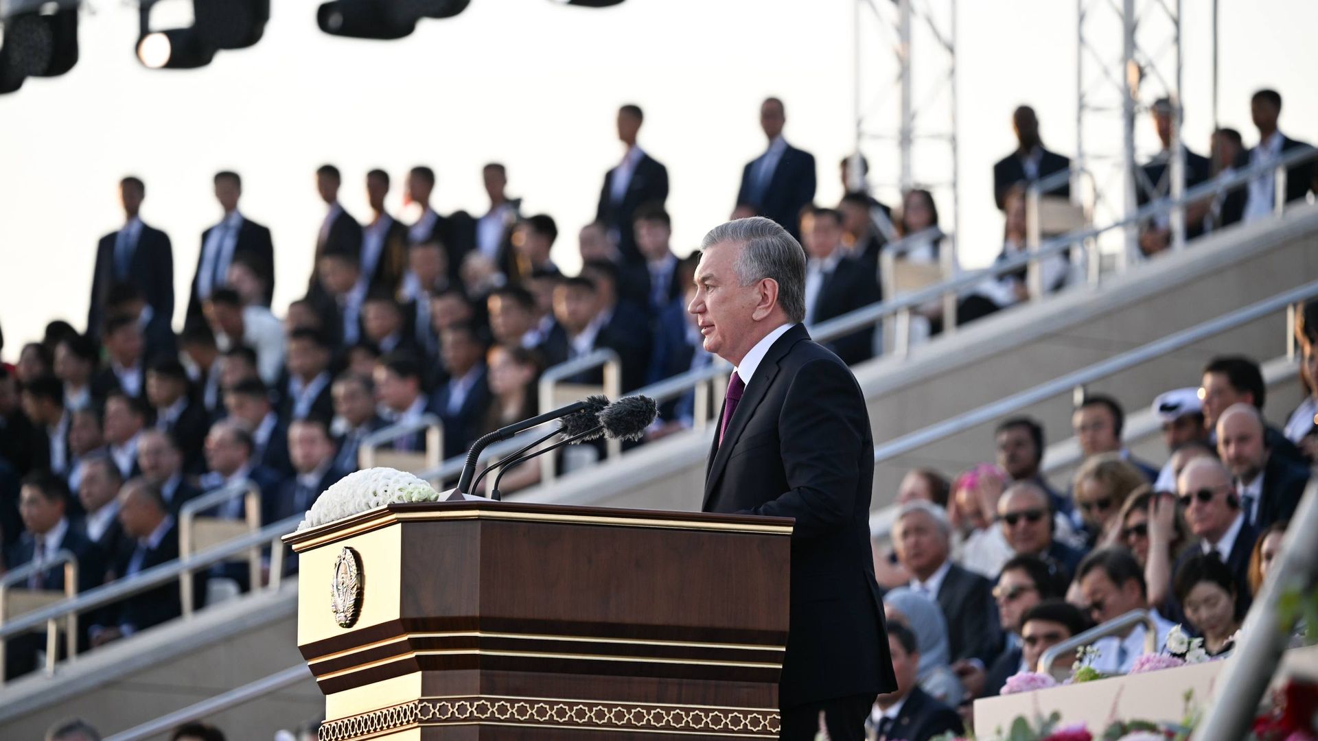 Over 2,000 Uzbek students study at leading universities worldwide, President Mirziyoyev reveals