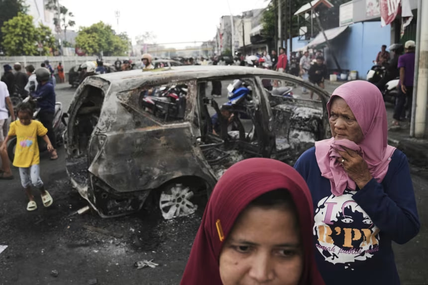 Indoneziyada hukumatga qarshi norozilik namoyishlari bo'lib o'tdi. Qurbonlar bor