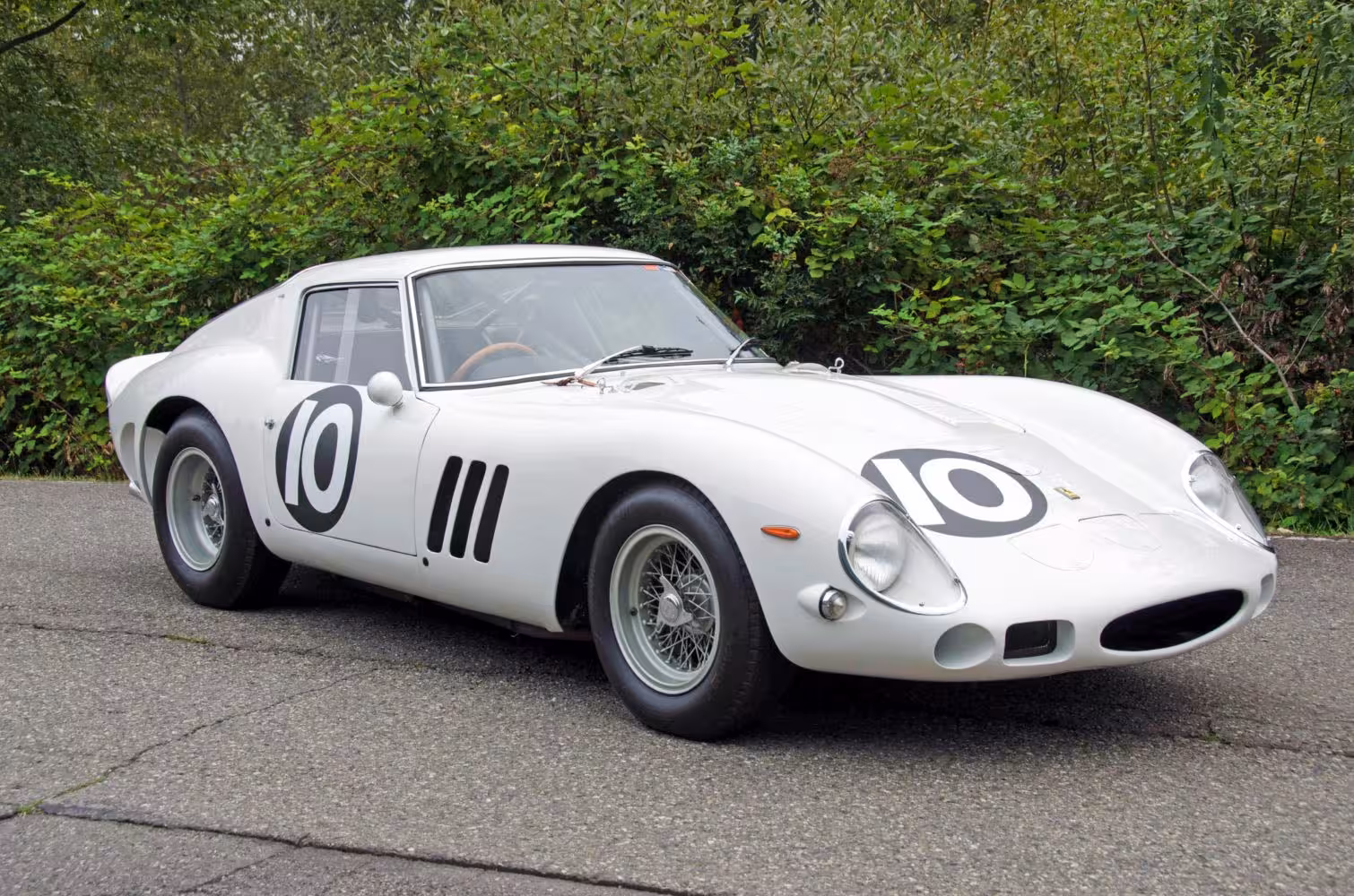 Дунёдаги ягона бўлган оқ Ferrari 250 ГТО автомобили аукционга қўйилди (фото) 