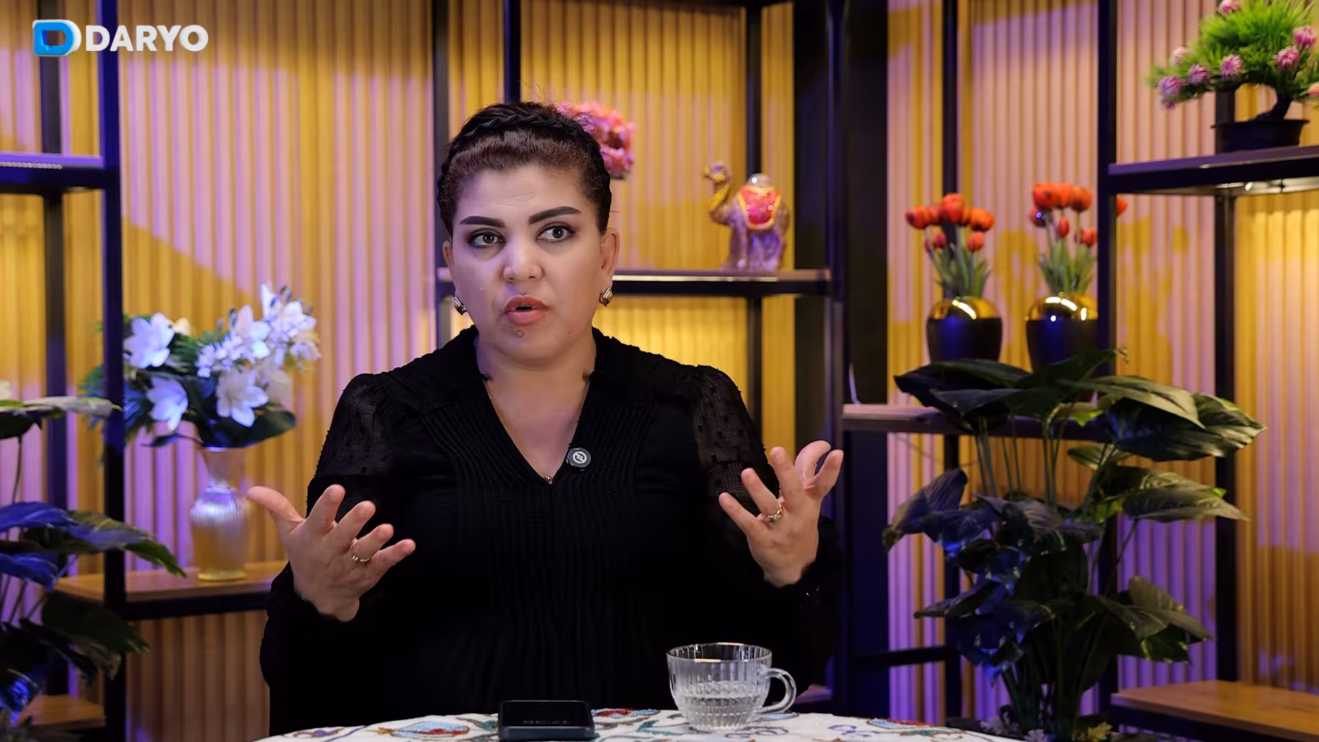 “Xotiramni yo‘qotib qo‘yishni istagandim” — aktrisa Huvaydo Jumayeva oila sabab san’atdan ketishga rozi bo‘lgani haqida gapirdi (video)