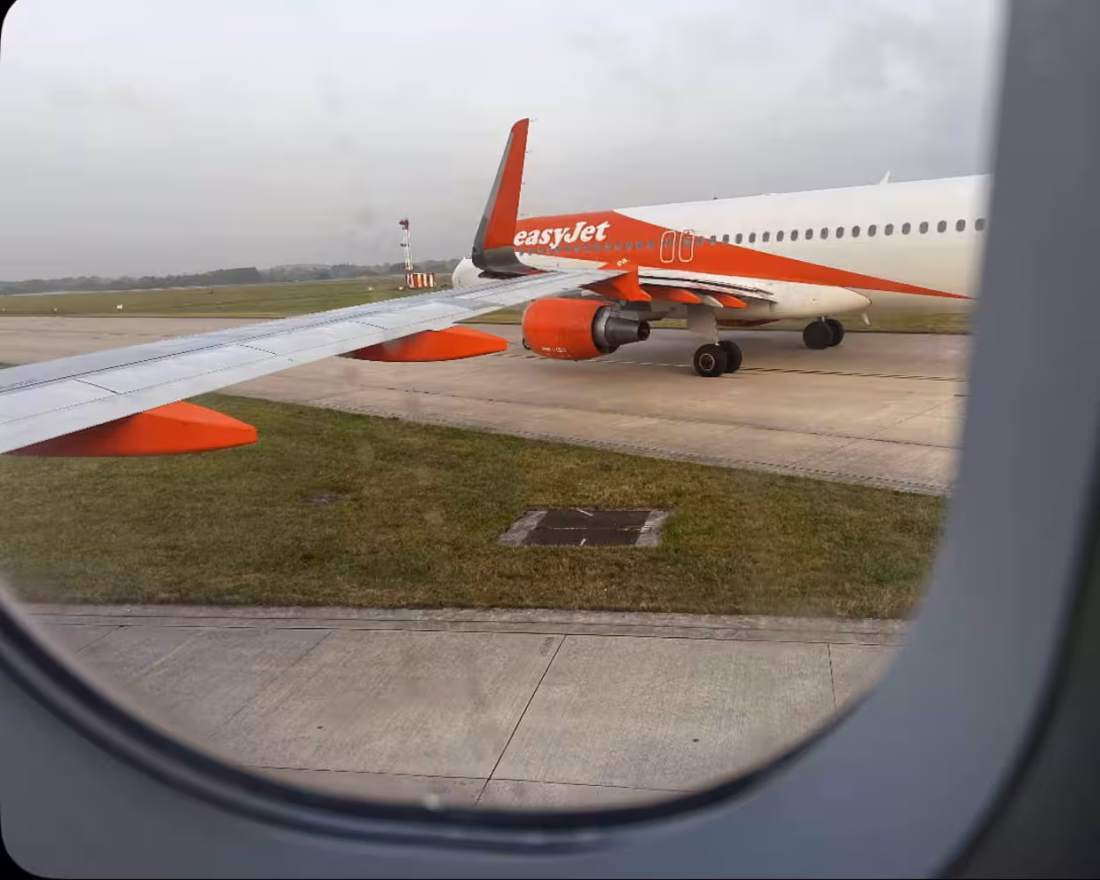 Britaniyadagi aeroportda samolyotlar to‘qnashishi sabab parvozlar vaqtincha bekor qilindi (video)