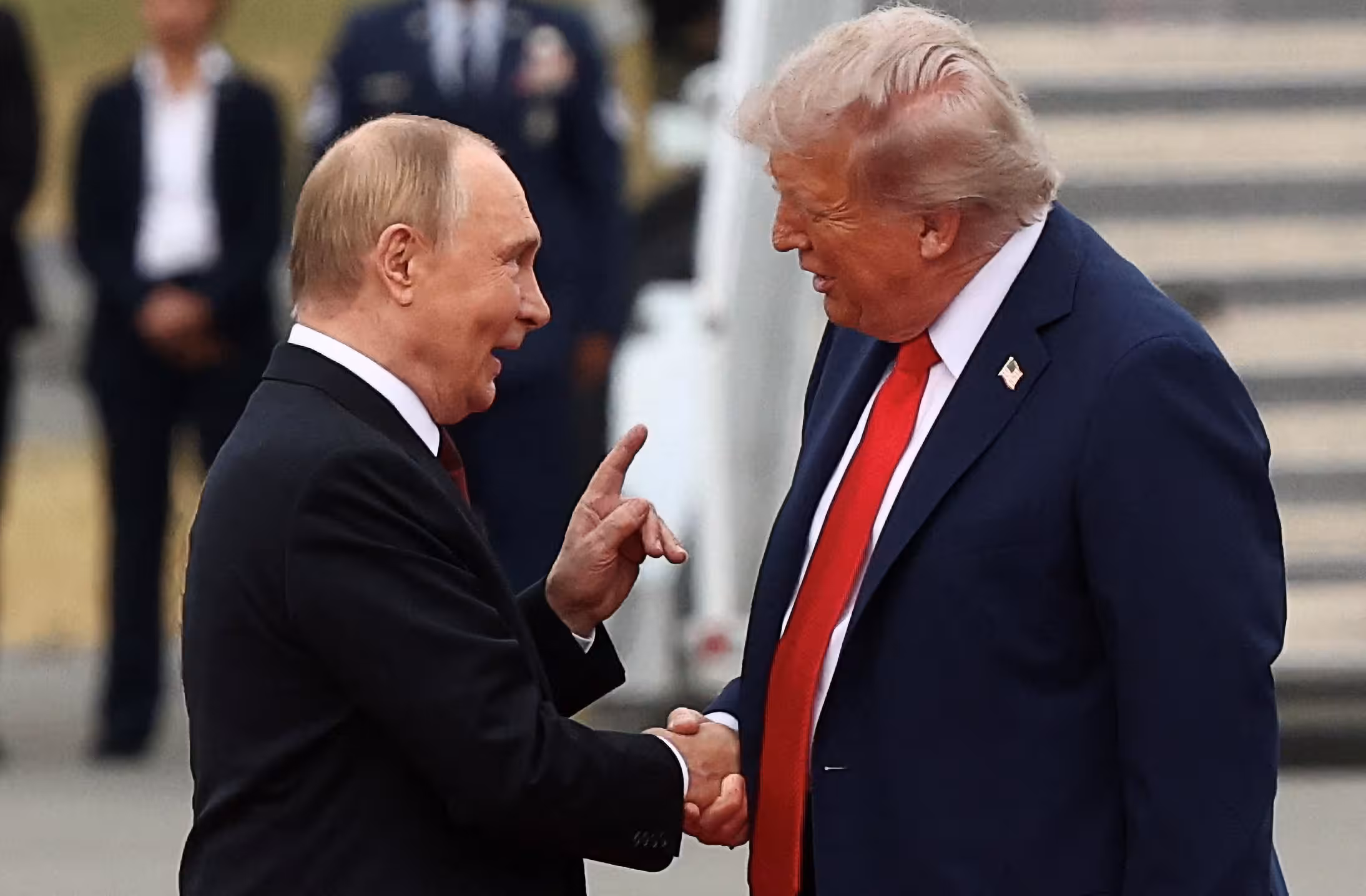Alyaskadagi sammit: Putin va Tramp muzokaralari yakunlandi. Ular ikki soatdan ortiq davom etdi 