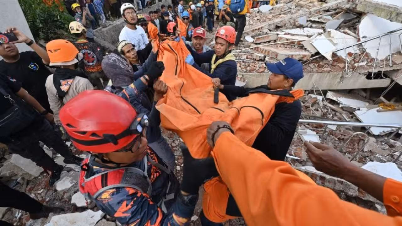 Indoneziyada 6 magnitudali zilzila sodir bo‘ldi (video)