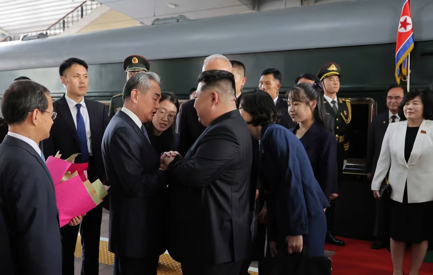 Kim Chen In Xitoyga qizi bilan tashrif buyurdi