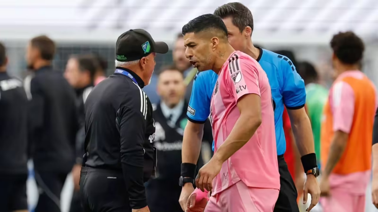 Luis Suares raqib jamoa xodimiga tupurgani uchun 6 o‘yinga diskvalifikatsiya qilindi