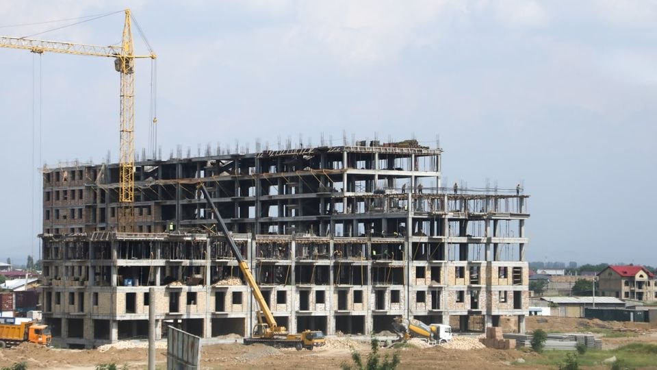 В Узбекистане выявлено почти 400 некачественно построенных зданий