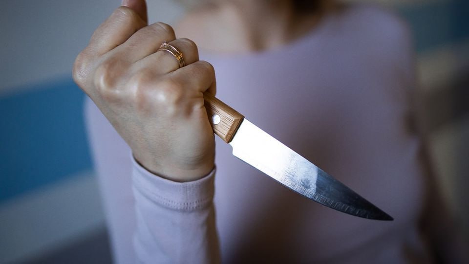 Женщина, три года назад бросившая дочь в вольер к медведю в Ташкентском зоопарке, зарезала её