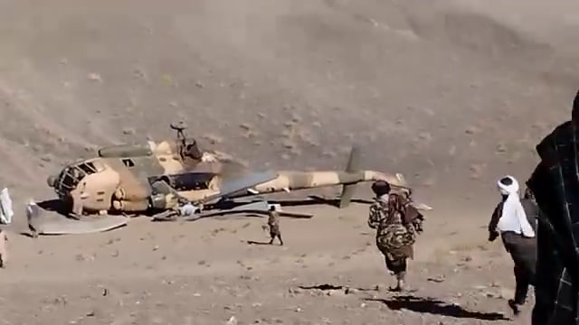 Afg‘onistonda vazirni olib ketayotgan vertolyot qulab tushdi (video)