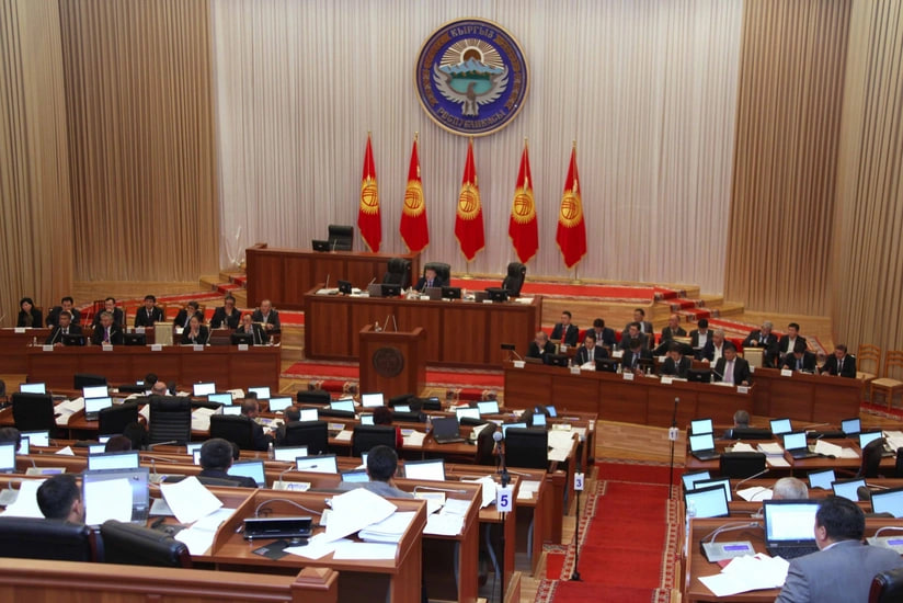 Qirg‘izistonda parlamentni o‘z-o‘zini tarqatib yuborish uchun imzo yig‘ish boshlandi