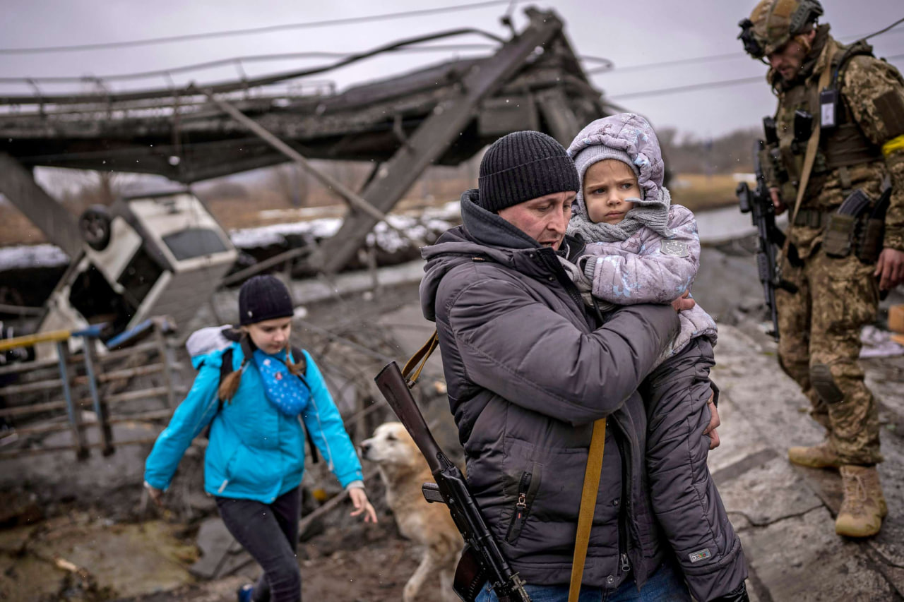 Rossiya ukrainalik minglab bolalarni “qayta tarbiyalamoqda”