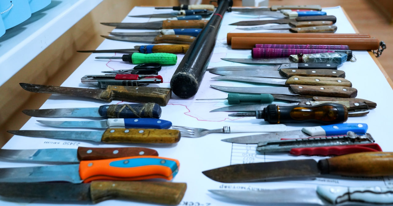 Тошкент вилоятида 8 ойда фуқаролардан 8 мингга яқин тиғли жисм мусодара қилинди