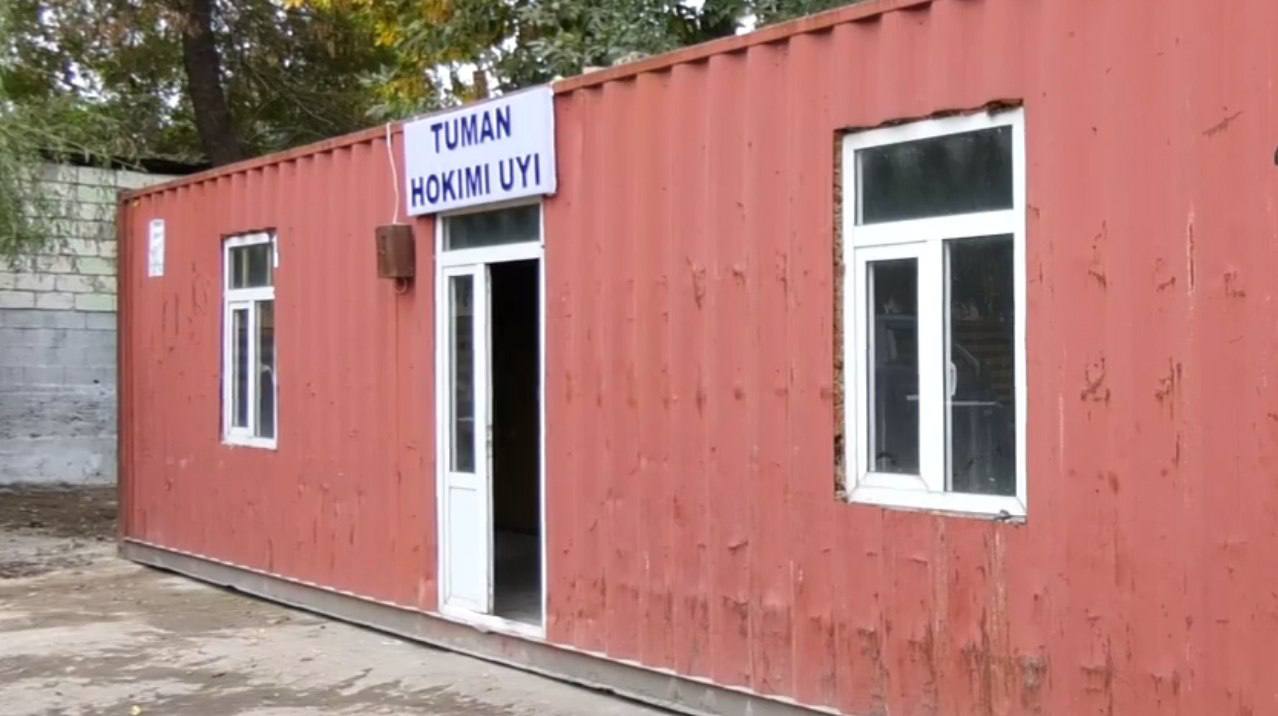 В Намангане хоким района переселился в контейнерный дом