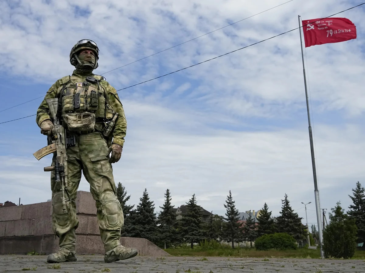 Putin bosib olingan Ukraina hududlaridan har bir harbiyga 2 gektardan yer beradi — OAV