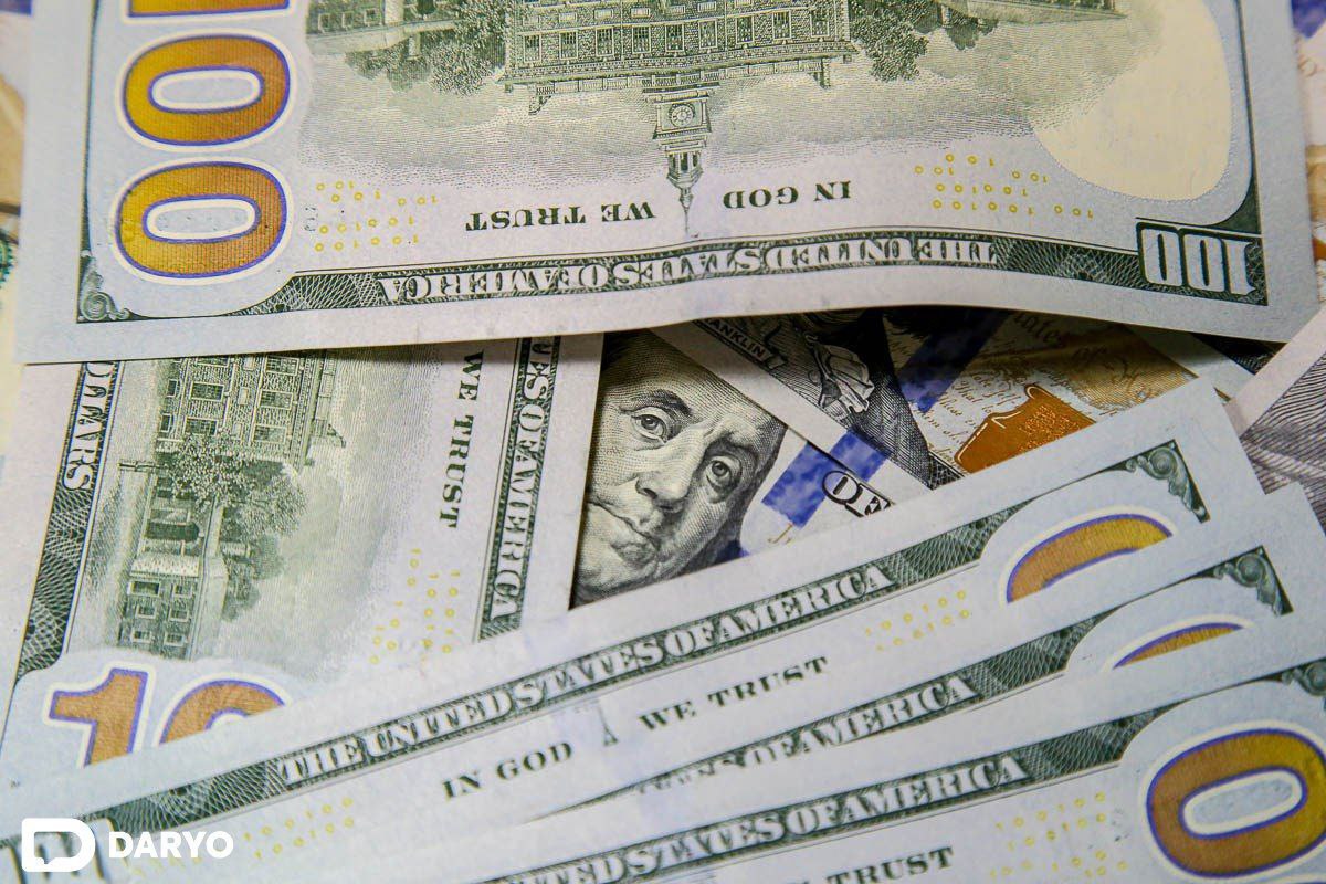 O‘zbekistonda dollar kursi yana 12 300 so‘mdan tushdi