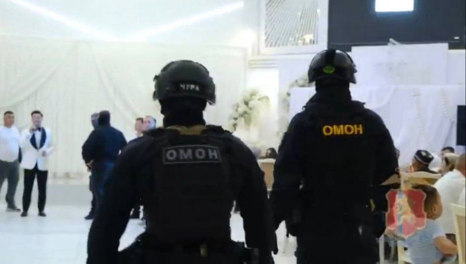 В Красноярске Росгвардия ворвалась на концерт узбекского певца Жалолиддина Ахмадалиева и провела рейд