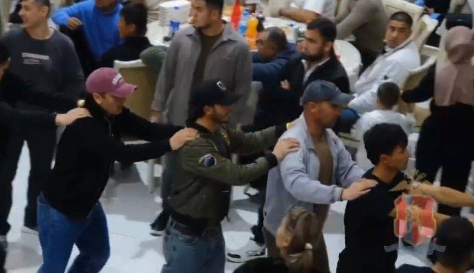 В Генконсульстве Узбекистана назвали причину рейда на концерте Жалолиддина Ахмадалиева в России