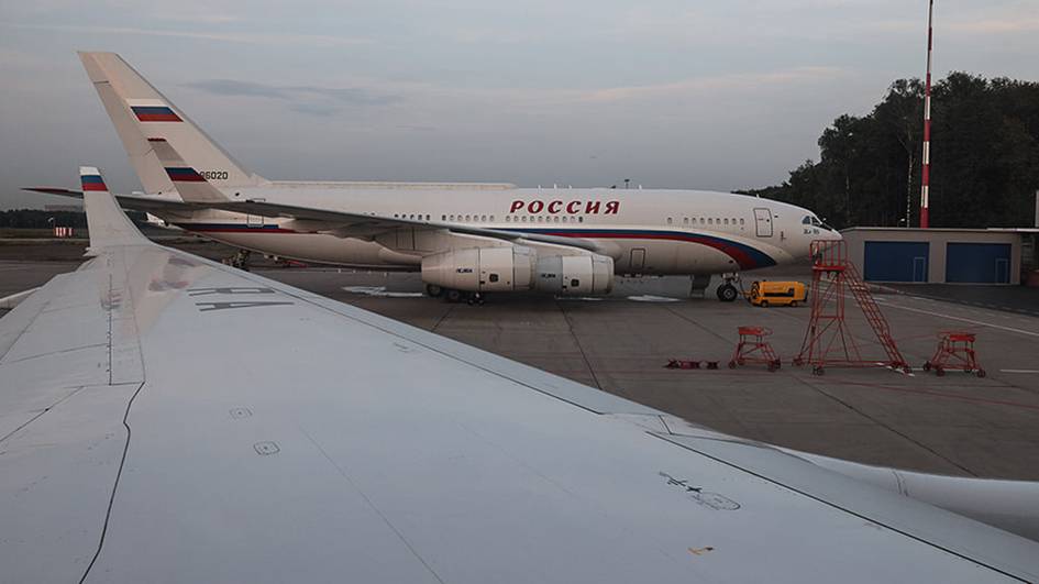 Россияда иккита йўловчи самолёти тўқнашиб кетди