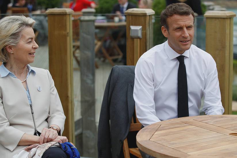 Yevrokomissiya rahbari Makron bilan maxfiy yozishmalarda ayblanmoqda