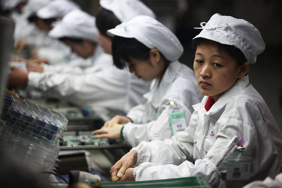 iPhone 17 yig‘uvchilari noqonuniy ravishda ish vaqtidan tashqari ishlashga majbur qilingan — Bloomberg