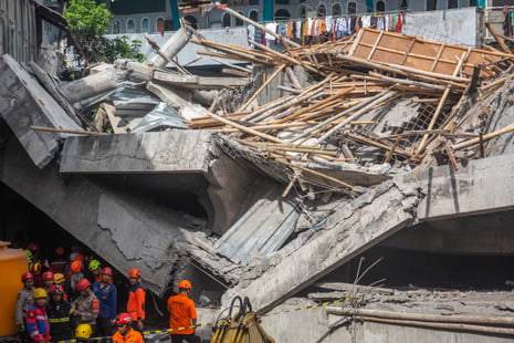 Indoneziyada maktab binosi qulab tushdi (video)