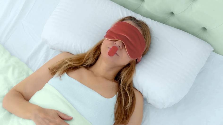 Mouth taping: Нима учун хорижда оғизни скотчлаб ухлаш оммалашмоқда?