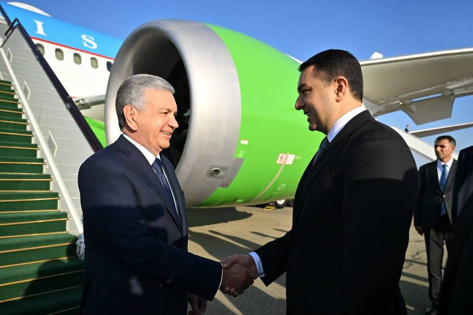 Ўзбекистон президенти Озарбайжонга етиб борди