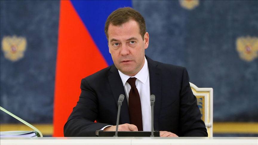 “Fransiyada prezident yo‘q” — Medvedev