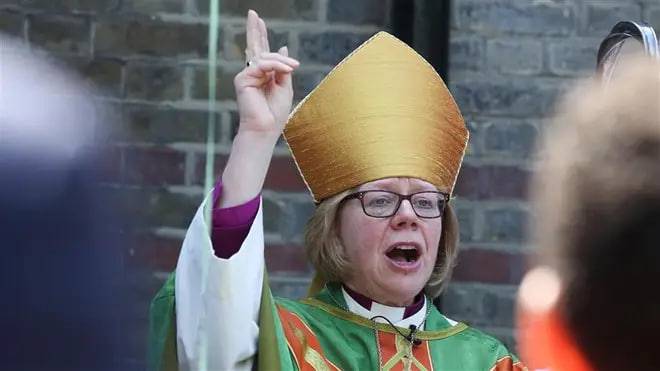 Буюк Британияда илк бор аёл архиепископ тайинланди