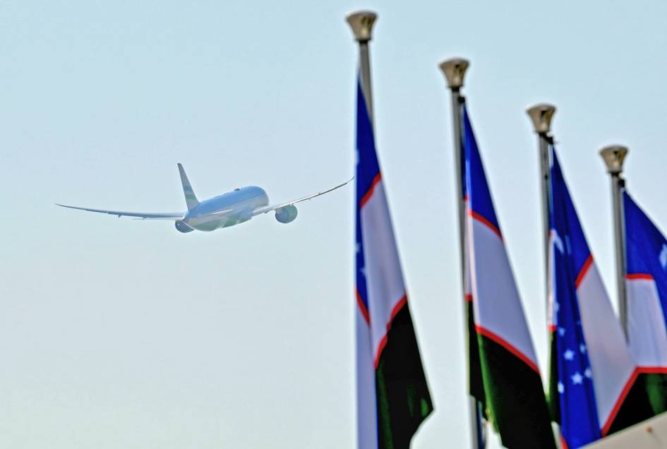 Shavkat Mirziyoyev amaliy tashrif bilan Tojikistonga joʻnab ketdi