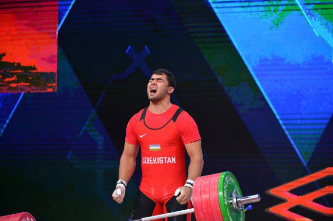 Og‘ir atletika. Akbar Jo‘rayev uch karra jahon chempioniga aylandi