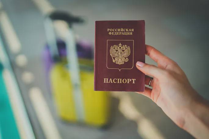 Latviya 800 dan ortiq rossiyaliklarga mamlakatni tark etishni buyurdi – Politico