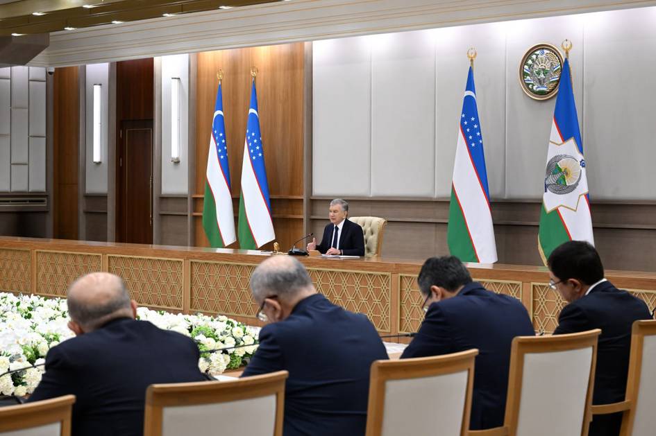 Махаллинская семерка проводит половину рабочего времени на различных совещаниях — президент