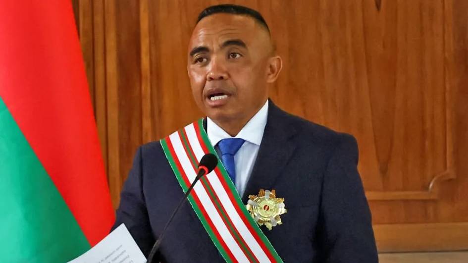 Madagaskarda harbiy to‘ntarish: yangi prezident qasamyod qildi