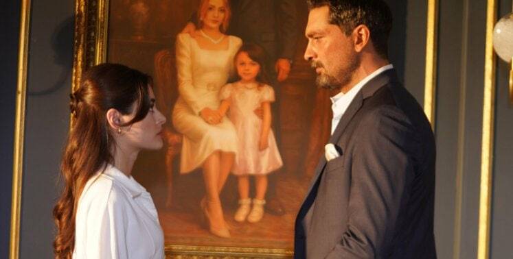 “Севги изтироби” ва “Қўрғон сирлари”ни ҳам ортда қолдирган янги “Кўзгудаги нотаниш аёл” сериали нима ҳақда?