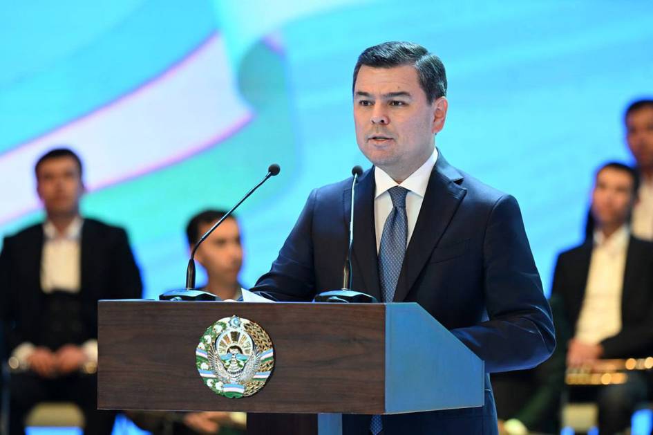 Sherzod Asadov O‘zbek tili bayramida prezidentning tabrigini o‘qib eshittirdi