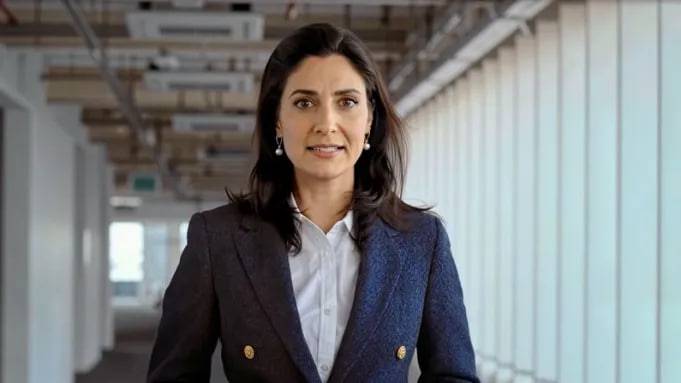 Britaniya telekanali tarixda ilk marta sun’iy intellekt boshlovchisi ishtirokidagi hujjatli filmni namoyish etdi