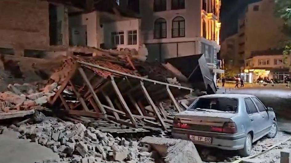 В Турции произошло землетрясение магнитудой 6,1 (видео)