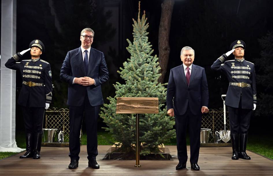 Шавкат Мирзиёев ва Александр Вучич биргаликда дарахт экди